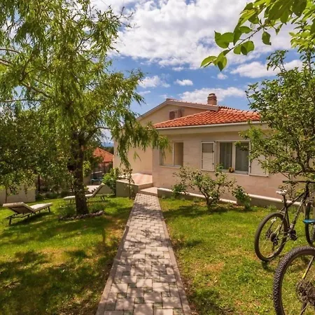 Holiday home In Bast Mit Privatem Pool *
